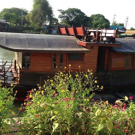 Ayothaya Riverside House Аюттхая Екстер'єр фото