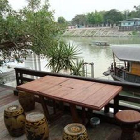 Ayothaya Riverside House Аюттхая Екстер'єр фото